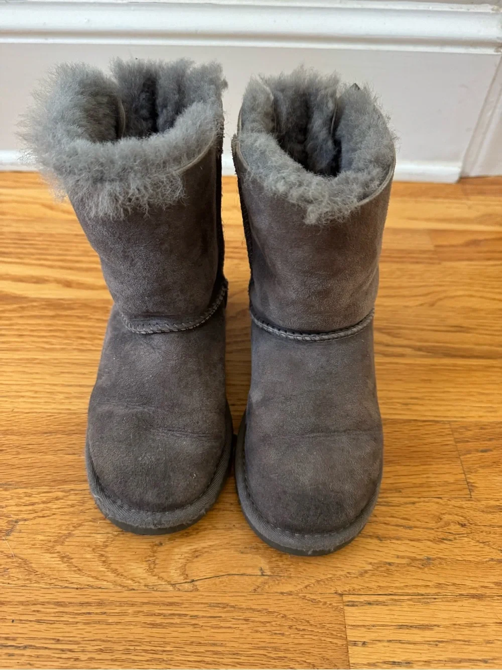 UGG Bailey Bow Mini Boot in Gray Size 13